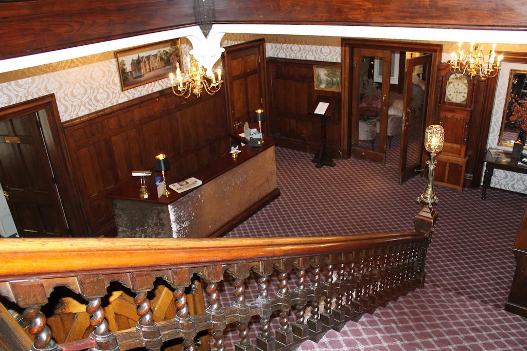 Oakwood Hall Hotel Bingley Exterior photo