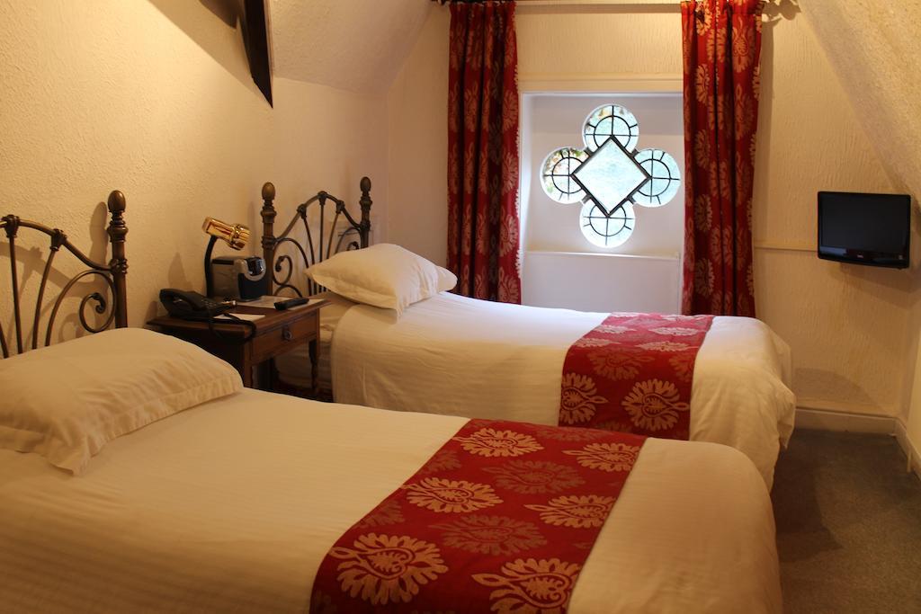 Oakwood Hall Hotel Bingley Room photo