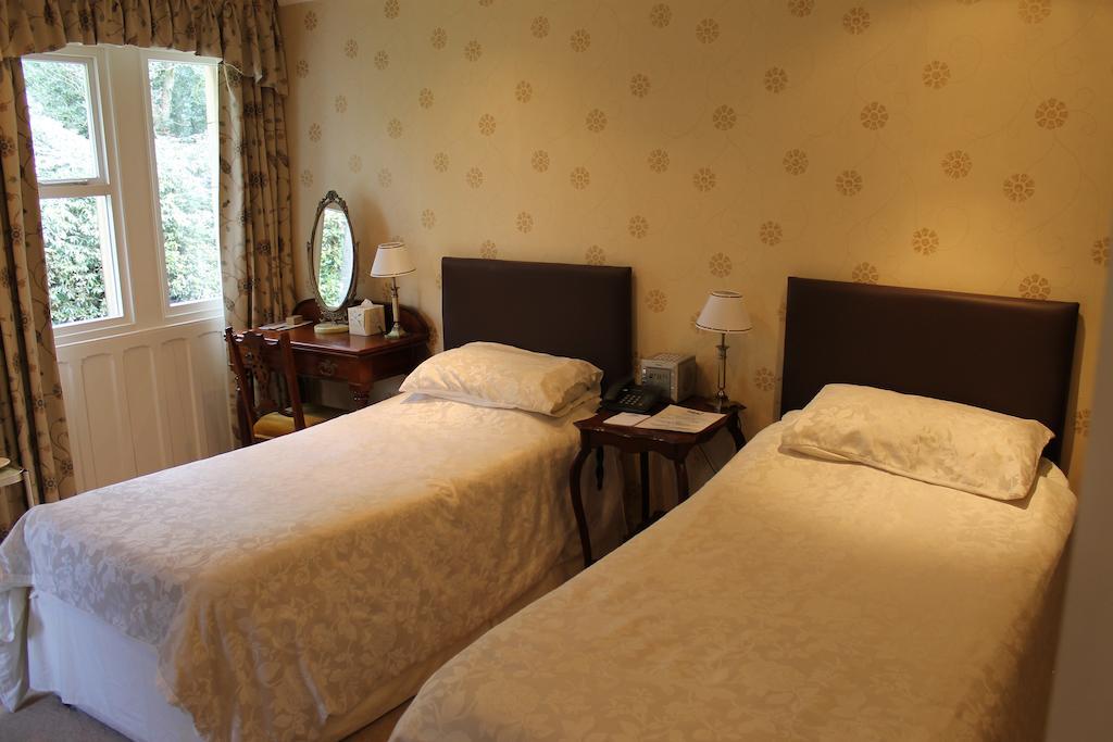 Oakwood Hall Hotel Bingley Room photo